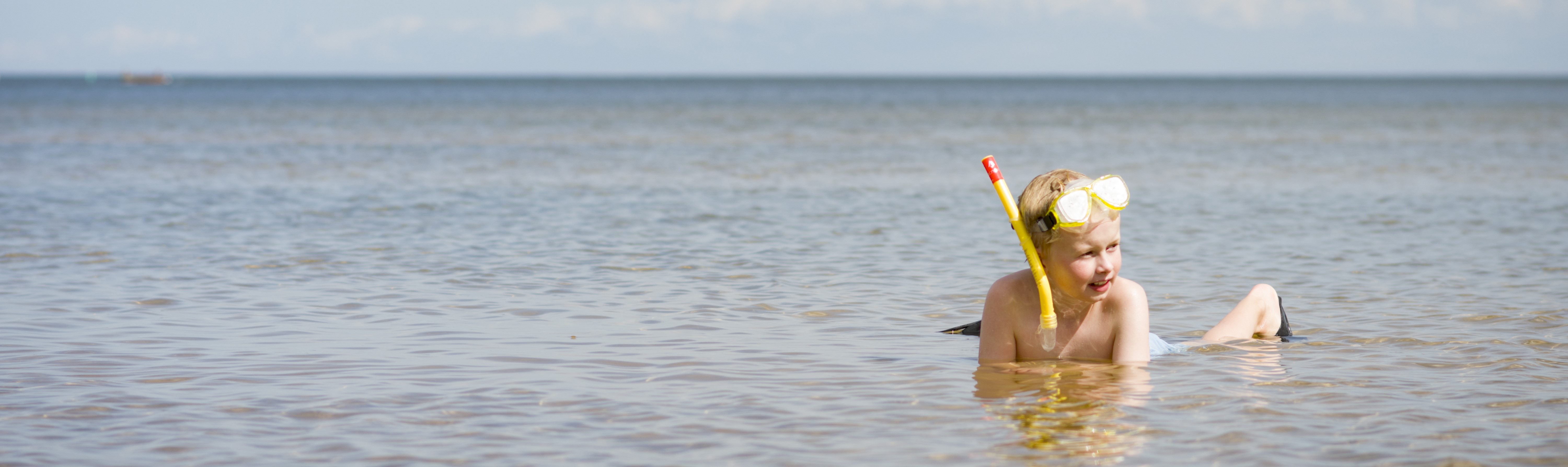 Badande barn i Vita Sannar.